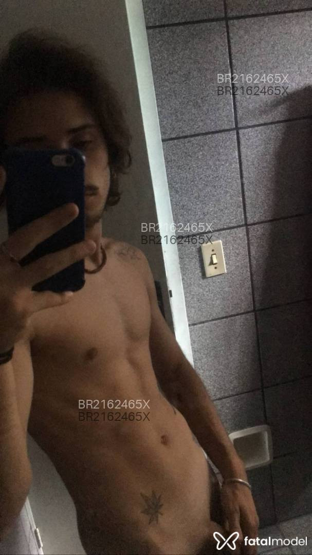 Acompanhante homem com cabelo castanho de olhos castanhos em Virtual Acompanhante homem com cabelo castanho de olhos castanhos em Virtual - Bigodi