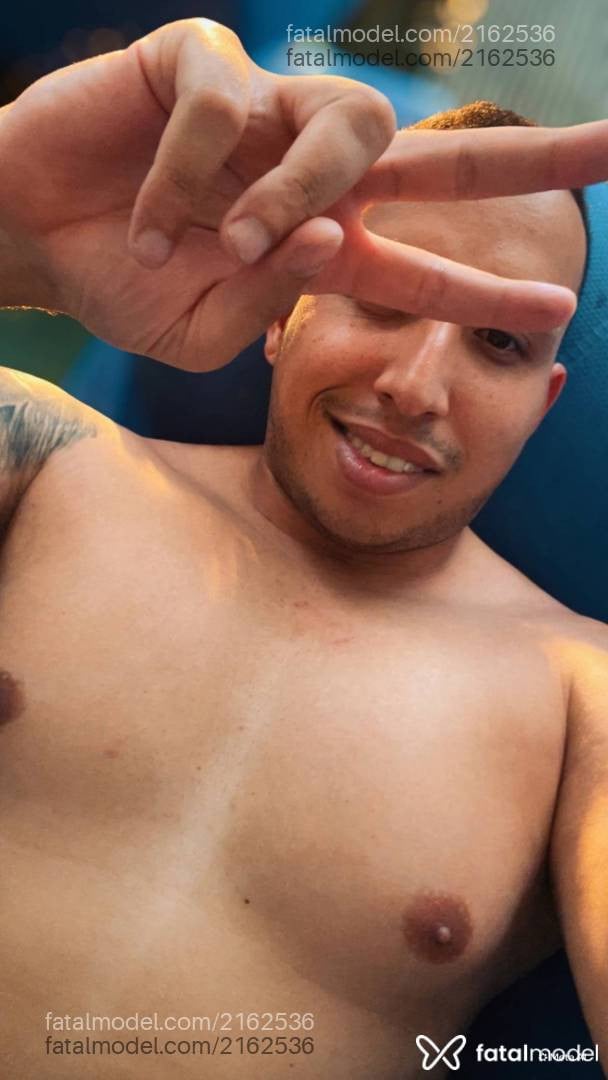 Acompanhante homem morena (o) de olhos pretos - Augusto