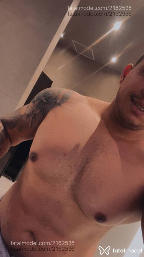 Acompanhante homem morena (o) de olhos pretos - Augusto