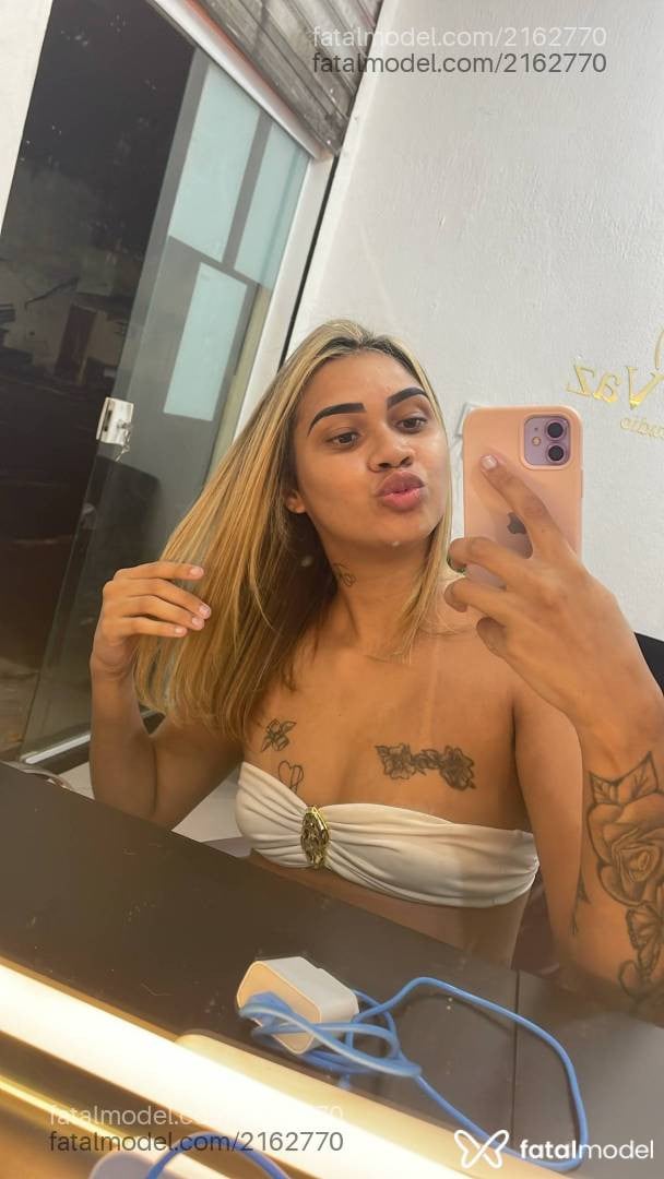 Acompanhante mulher loira (o) de olhos mel - Isabelle