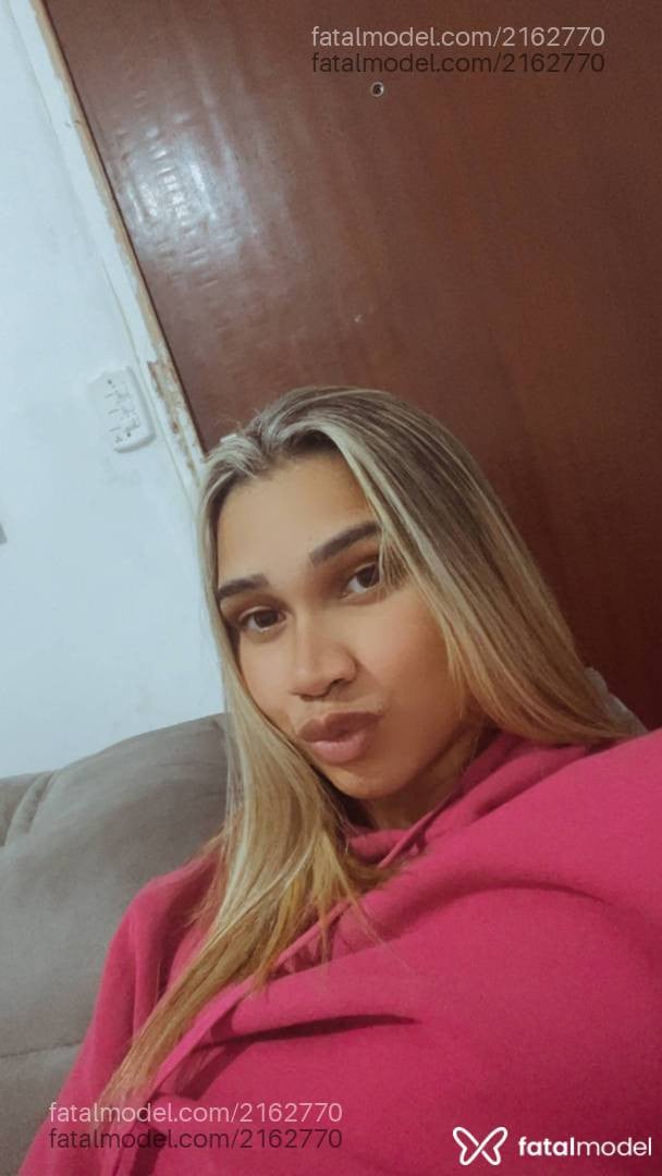 Acompanhante mulher loira (o) de olhos mel - Isabelle