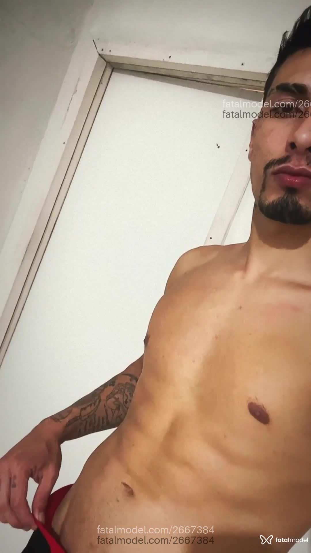 Acompanhante homem com cabelo castanho de olhos castanhos em Penha - Carlos