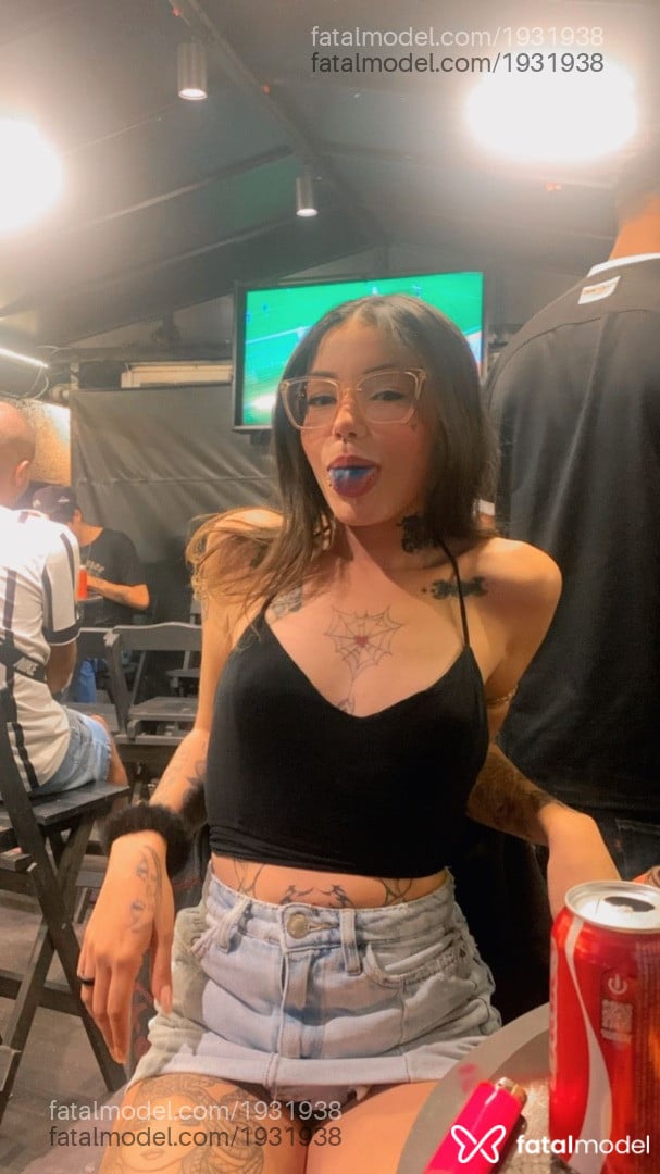 Acompanhante mulher com cabelo castanho de olhos castanhos em São Paulo - Safira Arlequina