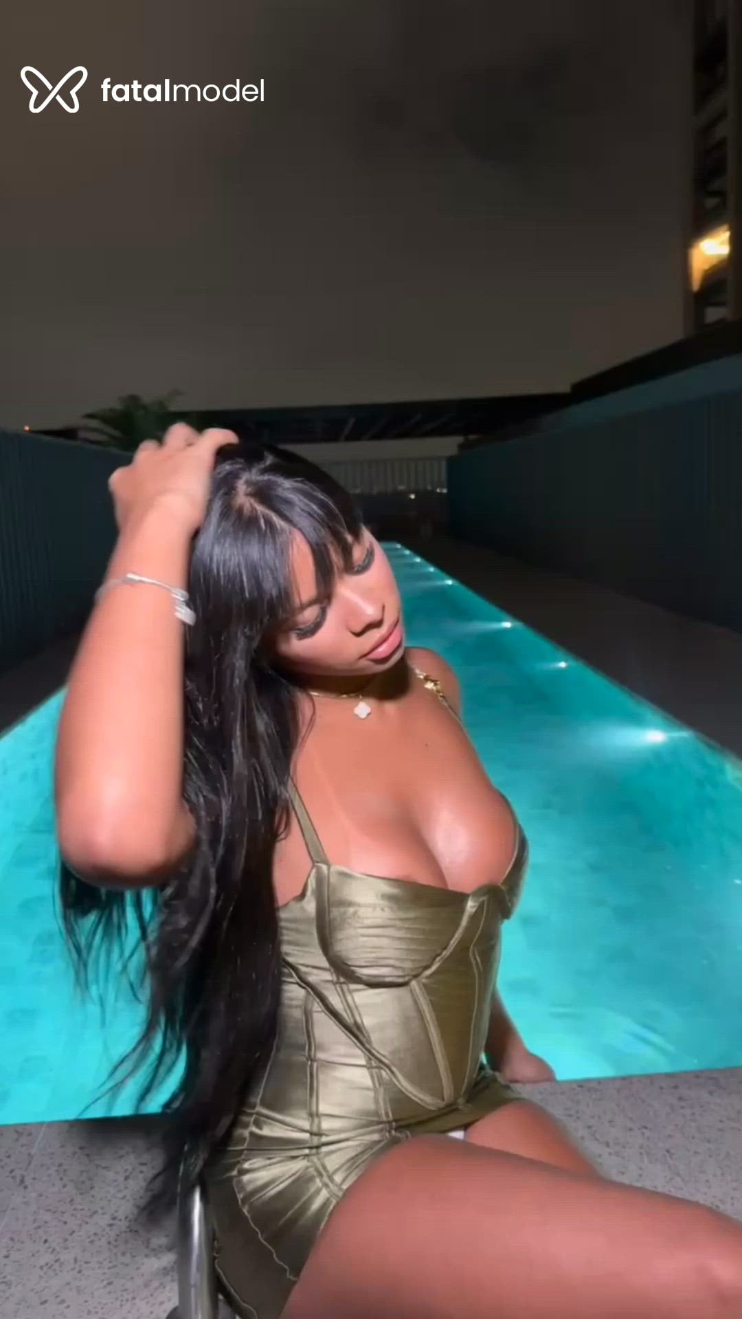 Acompanhante mulher trans morena (o) de olhos castanhos - Milena