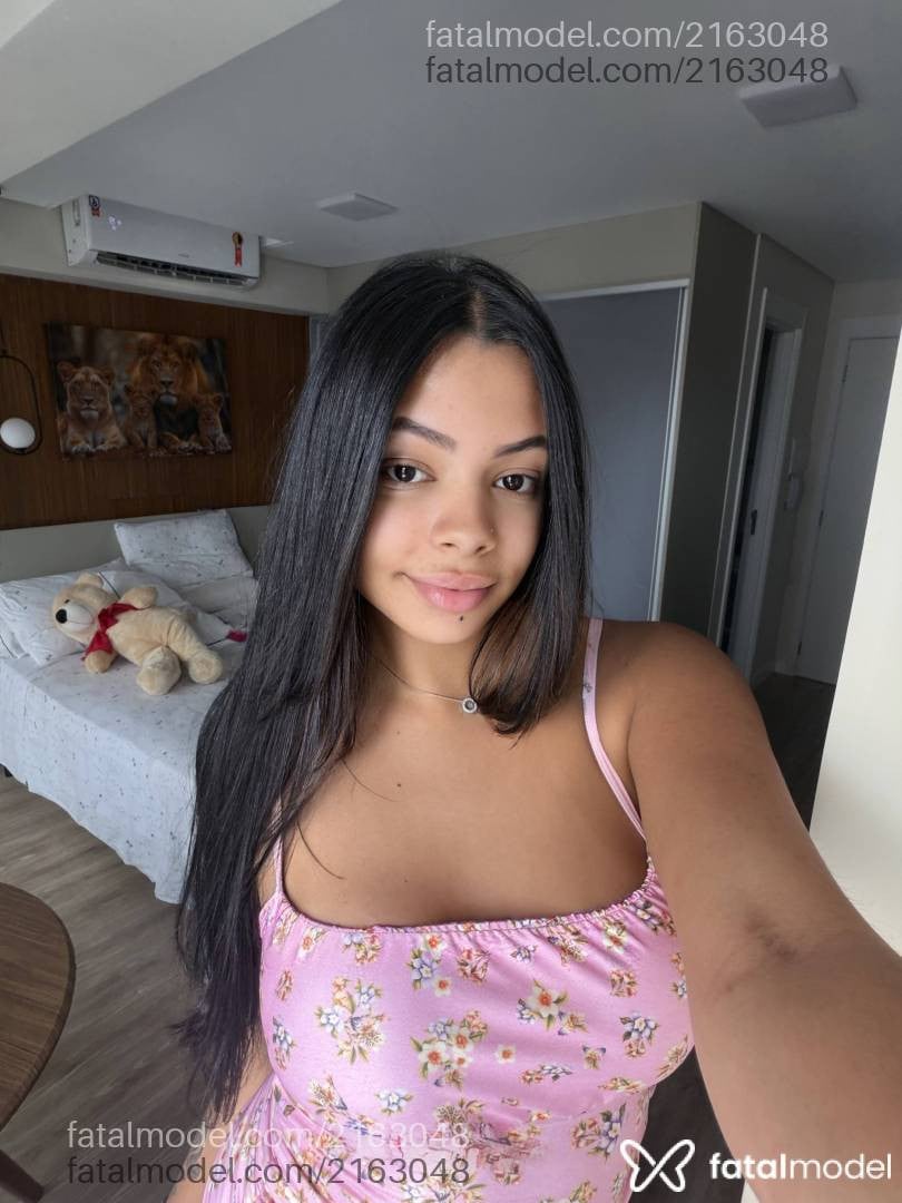 Acompanhante mulher trans morena (o) de olhos castanhos - Milena