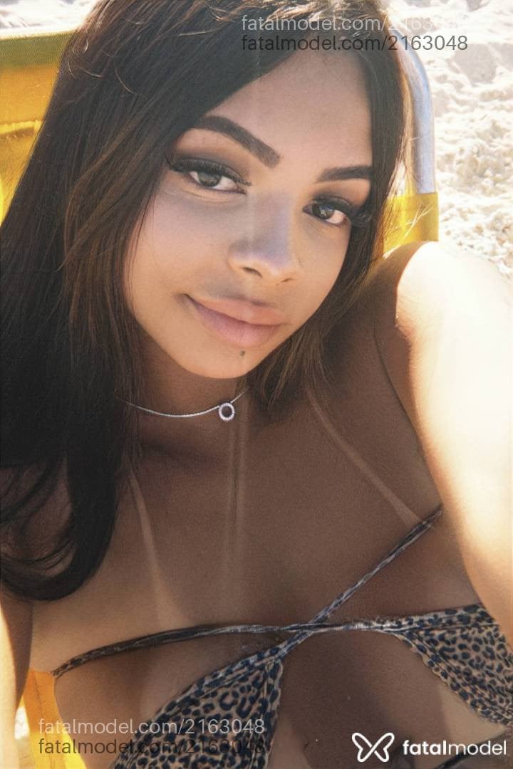 Acompanhante mulher trans morena (o) de olhos castanhos - Milena