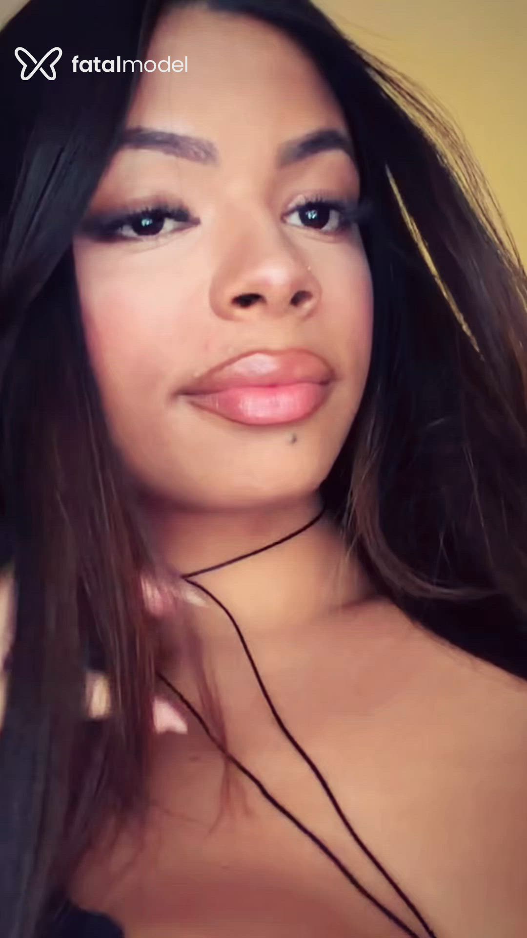 Acompanhante mulher trans morena (o) de olhos castanhos - Milena