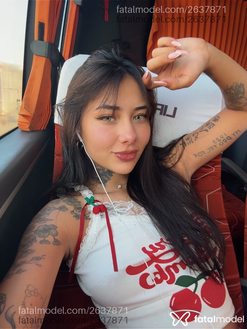 Acompanhante mulher morena (o) de olhos azuis em Virtual - Lizzie Novak