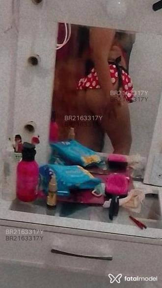Acompanhante mulher morena (o) de olhos castanhos em Virtual Acompanhante mulher morena (o) de olhos castanhos em Virtual - Letícia