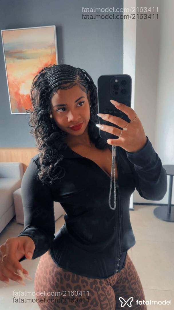 Acompanhante mulher morena (o) de olhos pretos - Penélope