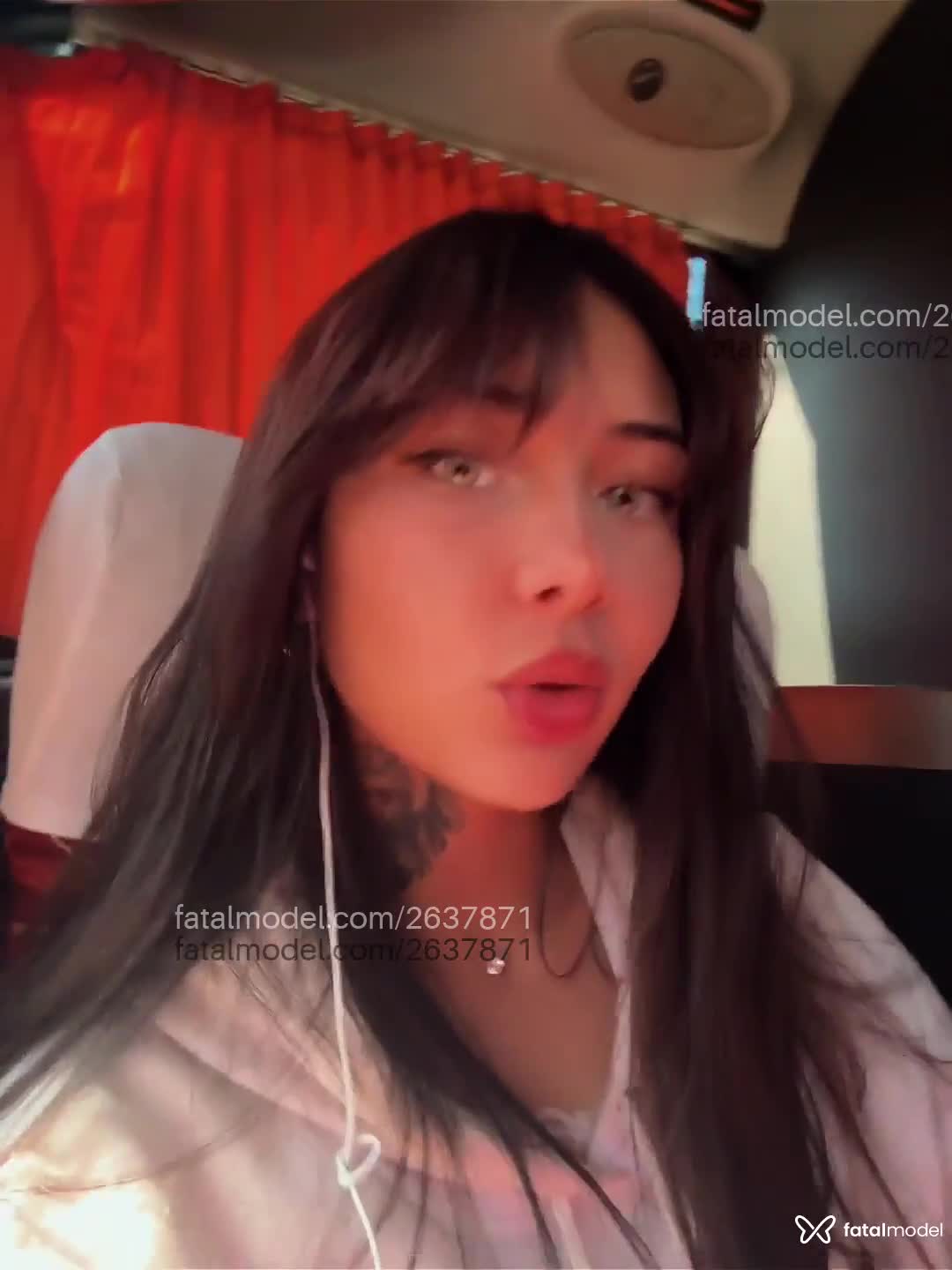 Acompanhante mulher morena (o) de olhos azuis em Virtual - Lizzie Novak