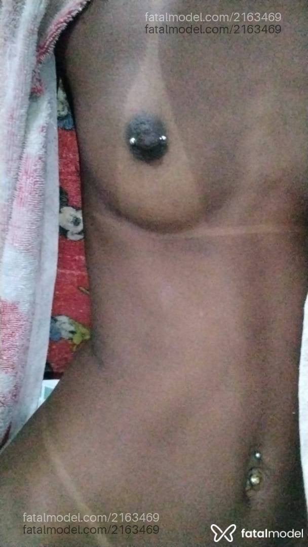 Acompanhante mulher morena (o) de olhos pretos - Mia