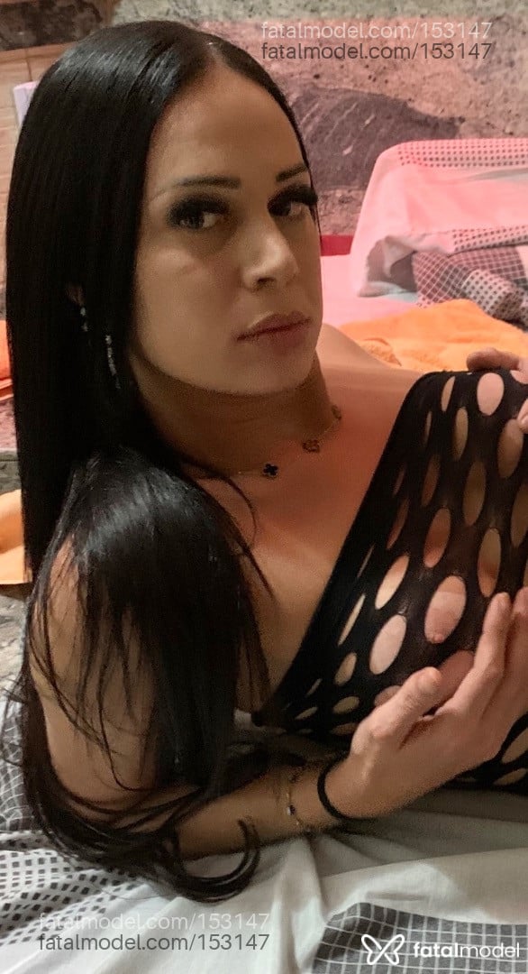 Acompanhante mulher trans morena (o) de olhos castanhos em Iturama - HELLEN FERRAZ