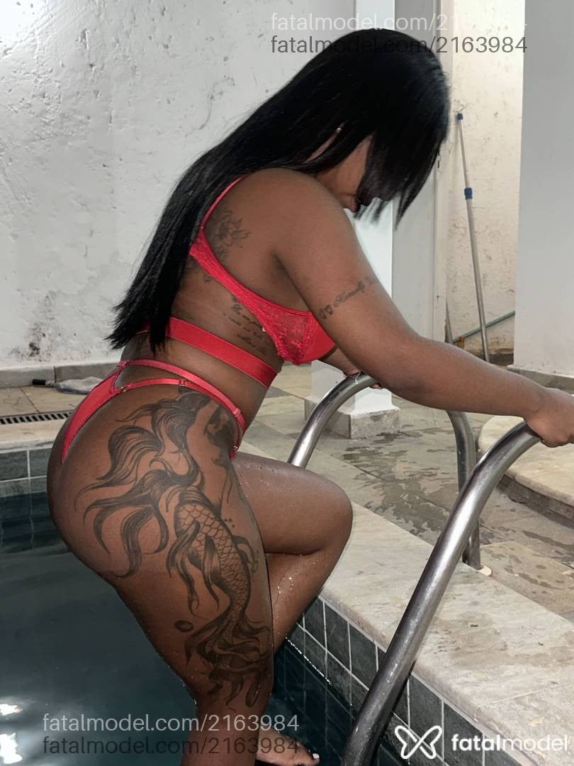 Acompanhante mulher morena (o) de olhos pretos - Carol Morena