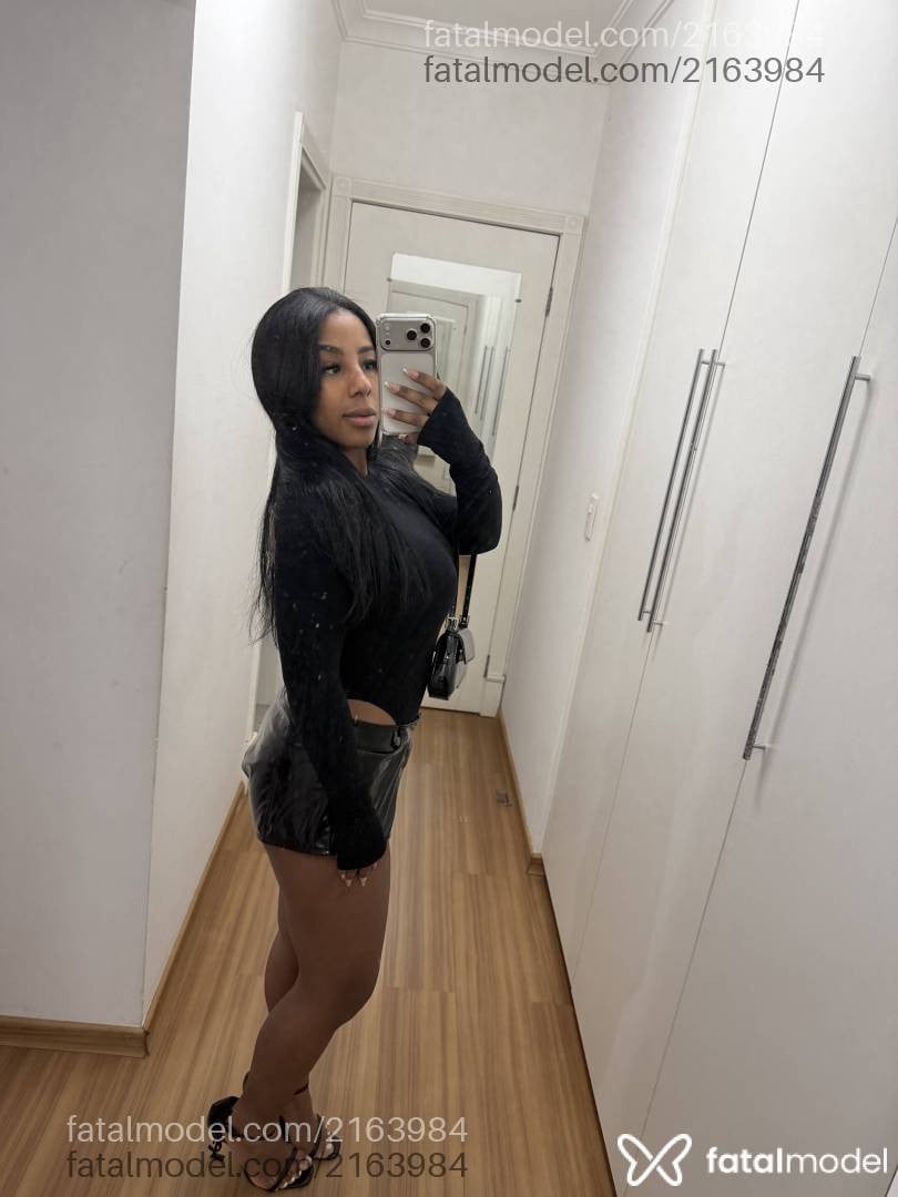 Acompanhante mulher morena (o) de olhos pretos - Carol Morena