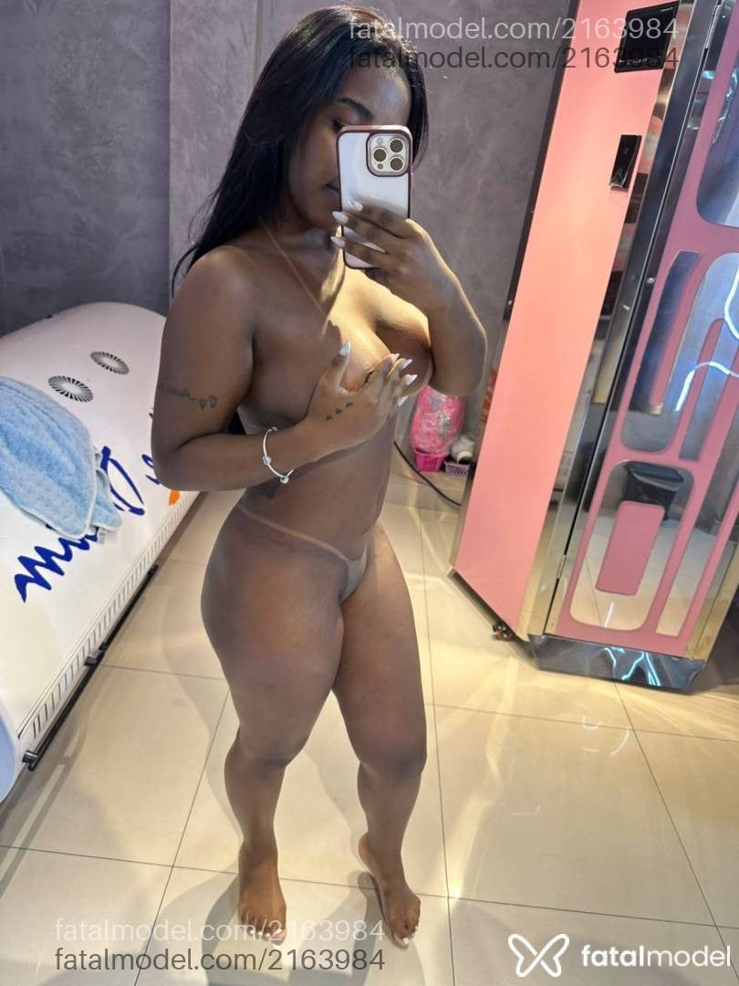 Acompanhante mulher morena (o) de olhos pretos - Carol Morena