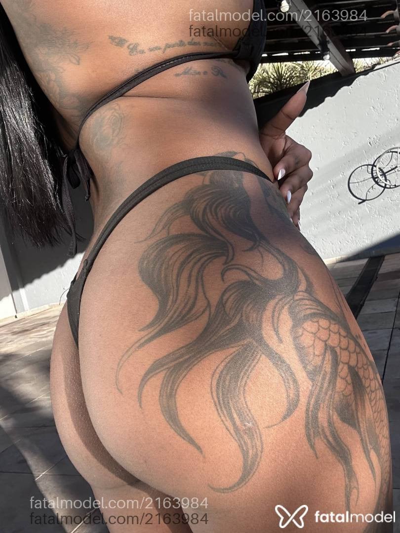 Acompanhante mulher morena (o) de olhos pretos - Carol Morena