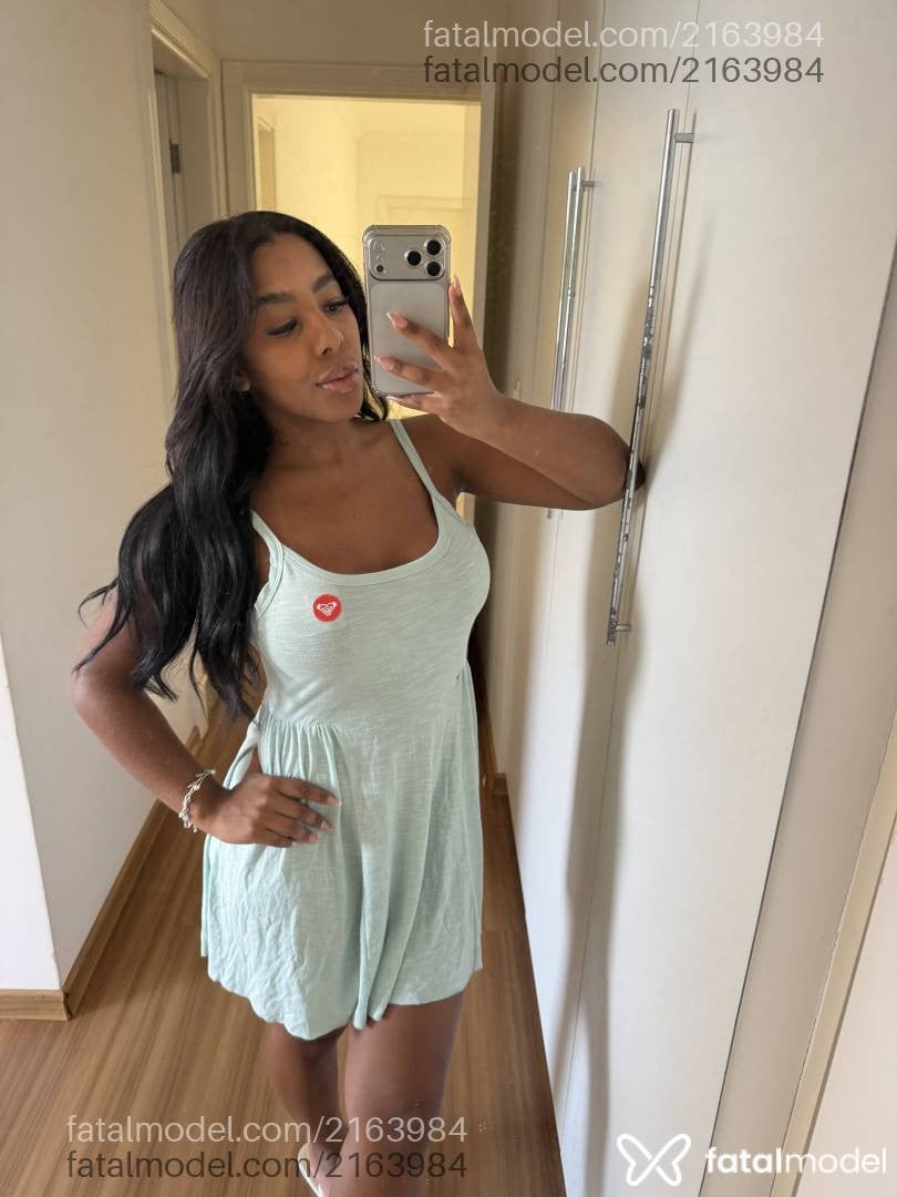 Acompanhante mulher morena (o) de olhos pretos - Carol Morena