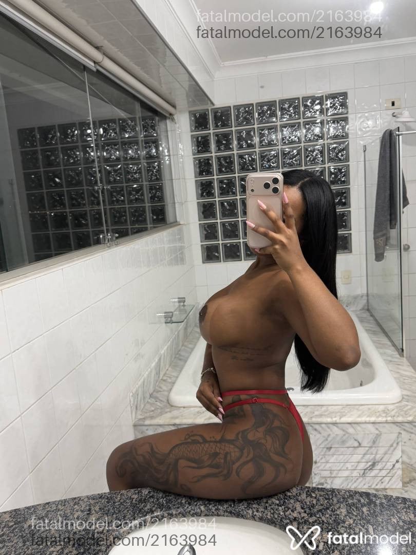 Acompanhante mulher morena (o) de olhos pretos - Carol Morena