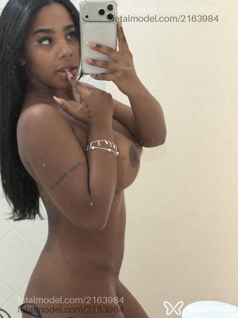 Acompanhante mulher morena (o) de olhos pretos - Carol Morena