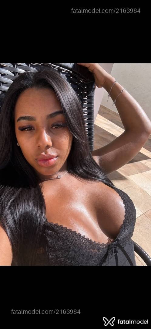 Acompanhante mulher morena (o) de olhos pretos - Carol Morena