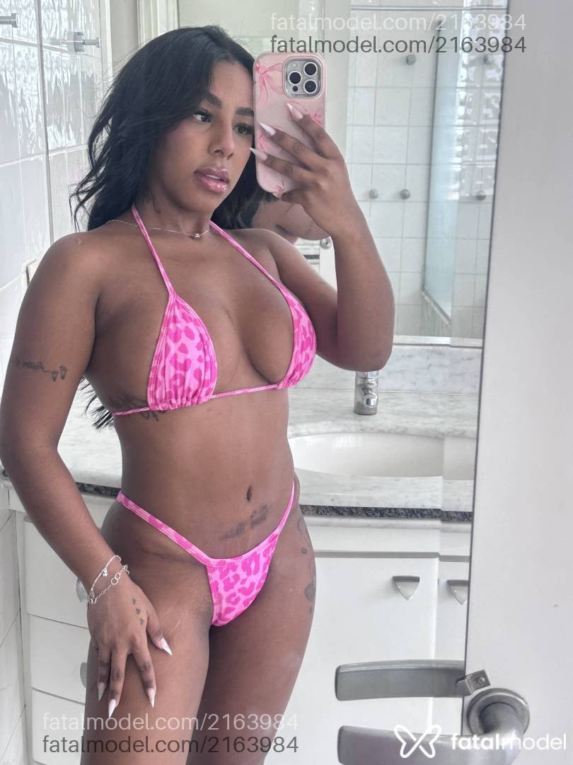 Acompanhante mulher morena (o) de olhos pretos - Carol Morena