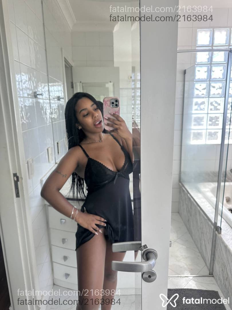 Acompanhante mulher morena (o) de olhos pretos - Carol Morena