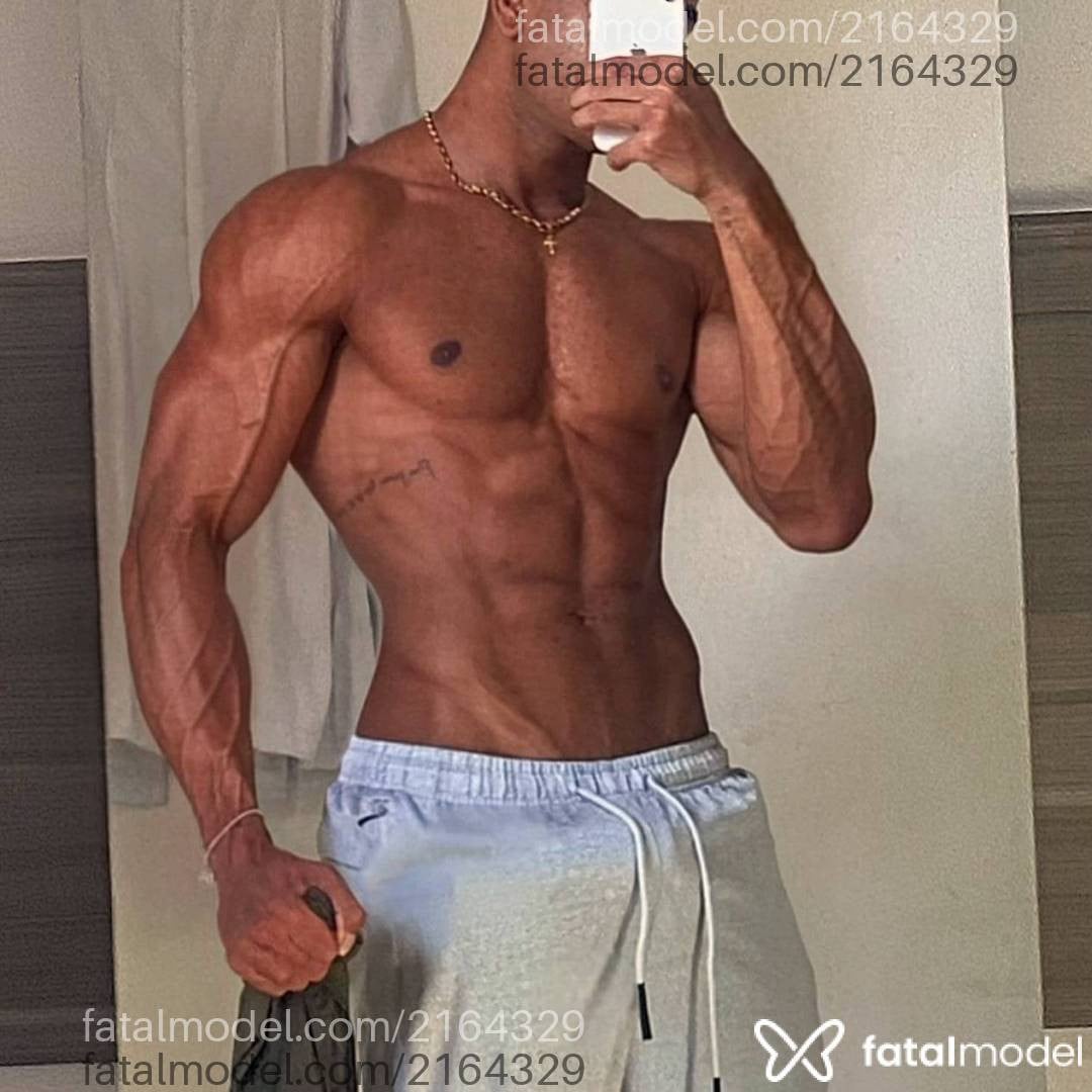 Acompanhante homem morena (o) de olhos castanhos - Lucasrafaeldot