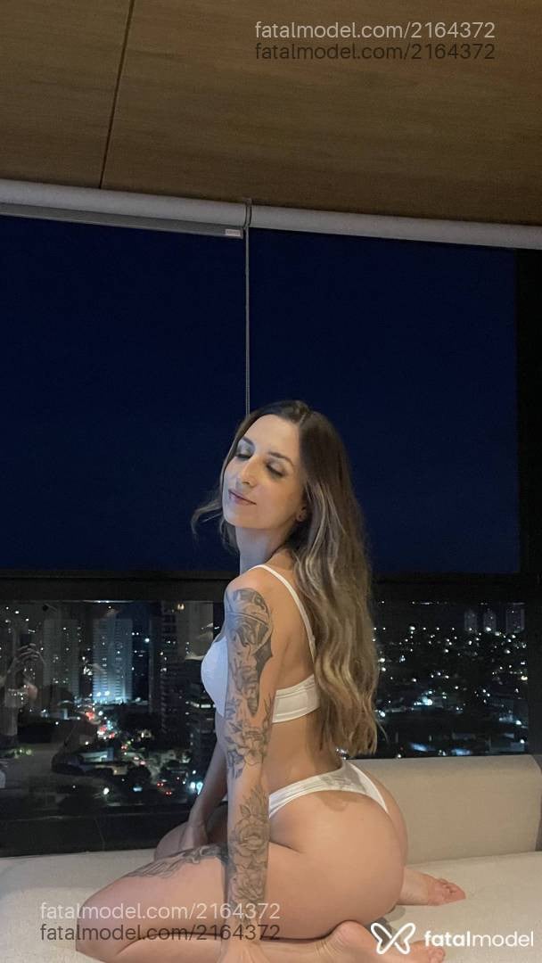 Acompanhante mulher loira (o) de olhos castanhos - Julia Acompanhante mulher loira (o) de olhos castanhos - Julia