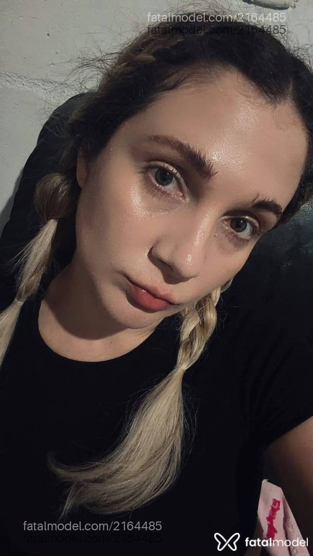 Acompanhante mulher com cabelo castanho de olhos verdes - Ana Júlia