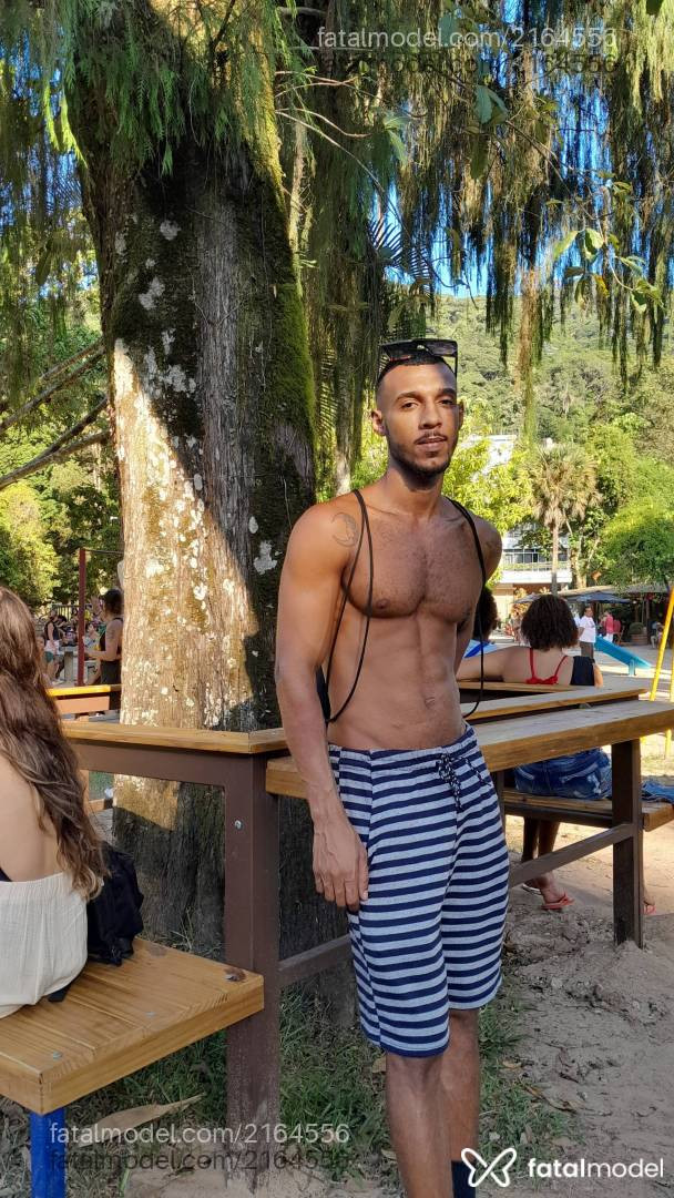 Acompanhante homem morena (o) de olhos castanhos em Rio de Janeiro - Rentboy