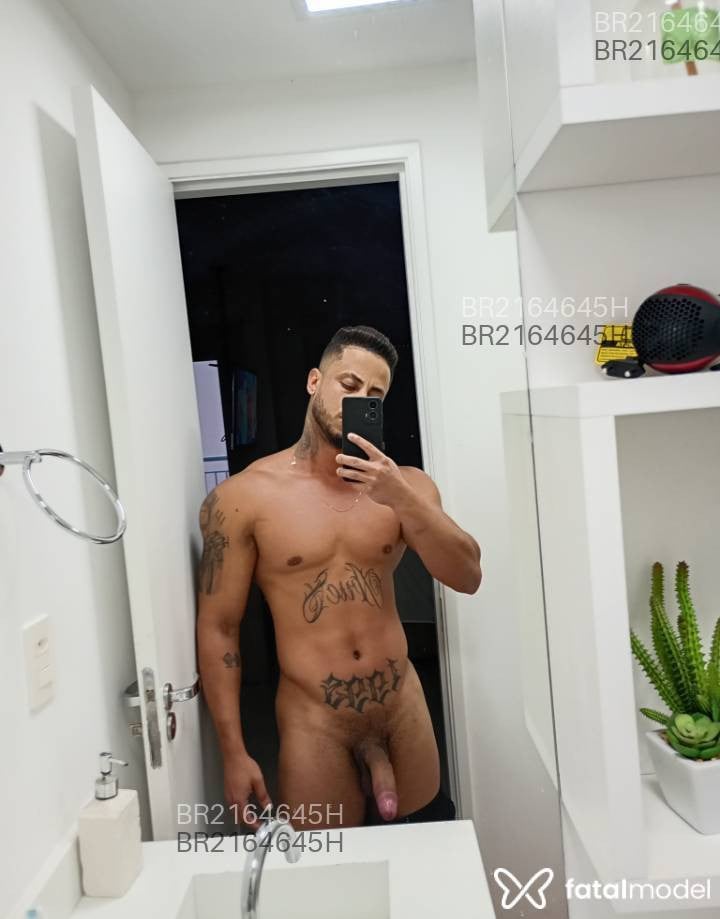 Acompanhante homem com cabelo castanho de olhos castanhos em São Paulo Acompanhante homem com cabelo castanho de olhos castanhos em São Paulo - Gustavo Lins