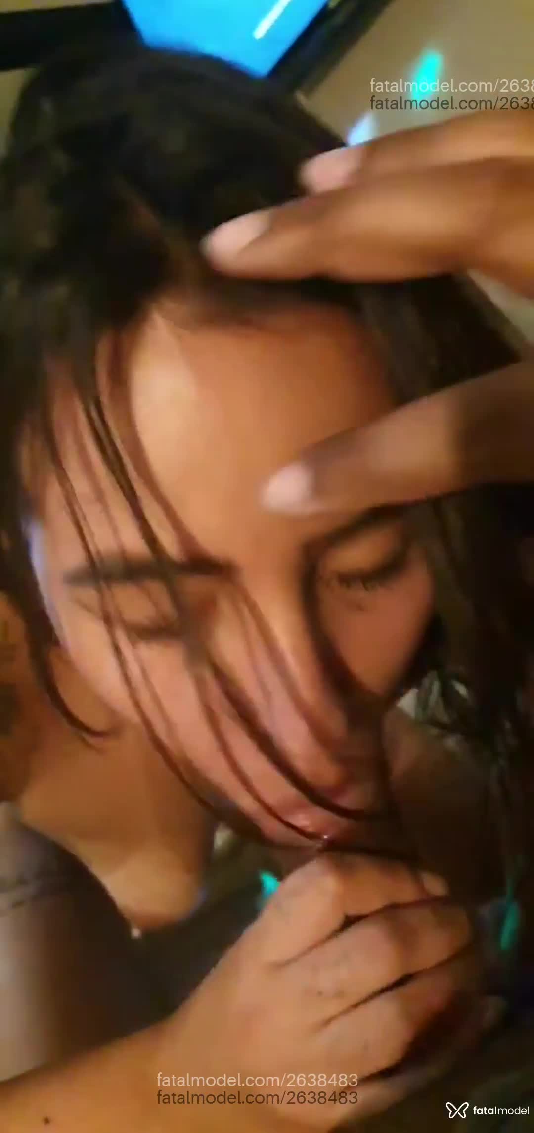 Acompanhante mulher morena (o) de olhos castanhos - Meell