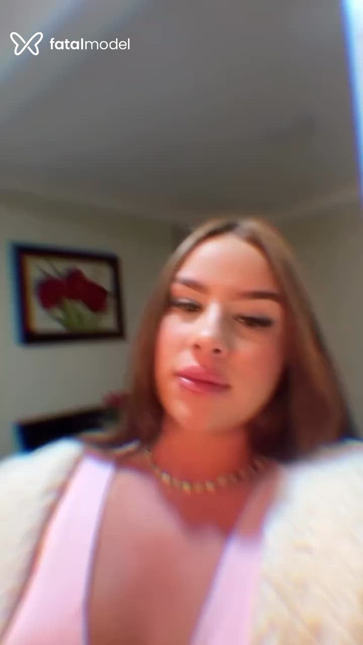 Acompanhante mulher ruiva (o) de olhos mel - Jade