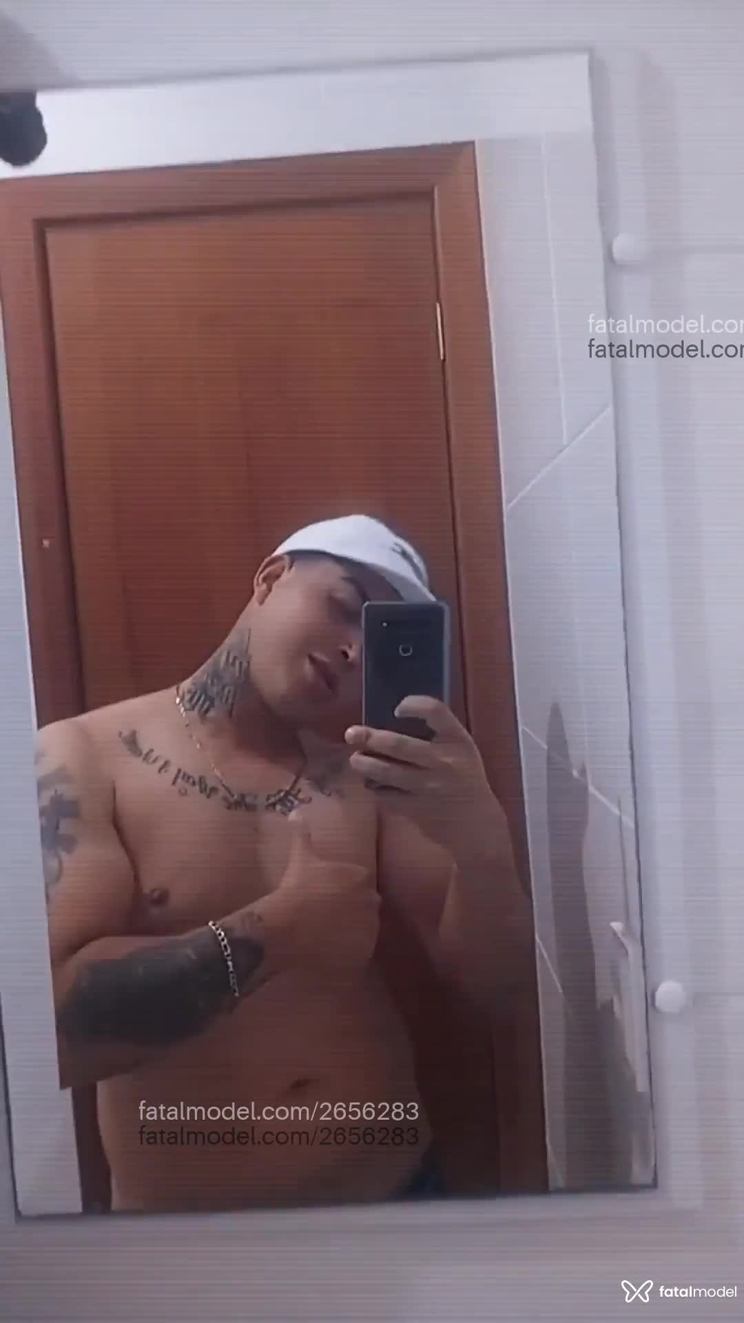 Acompanhante homem morena (o) de olhos verdes em São José - Avila