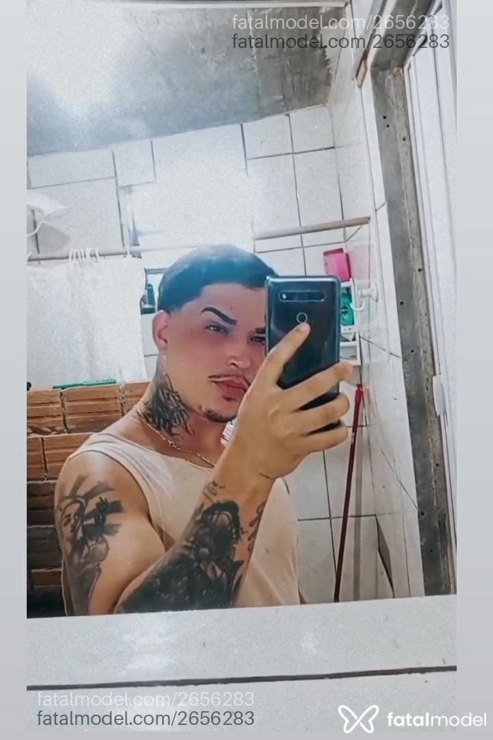 Acompanhante homem morena (o) de olhos verdes em São José - Avila