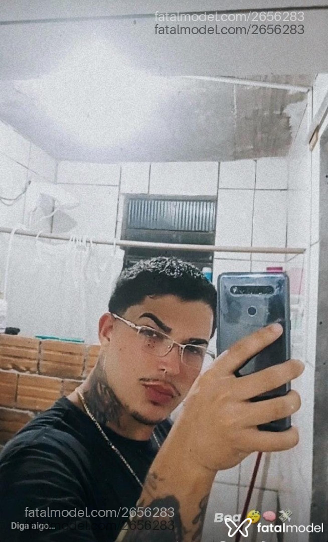 Acompanhante homem morena (o) de olhos verdes em São José - Avila