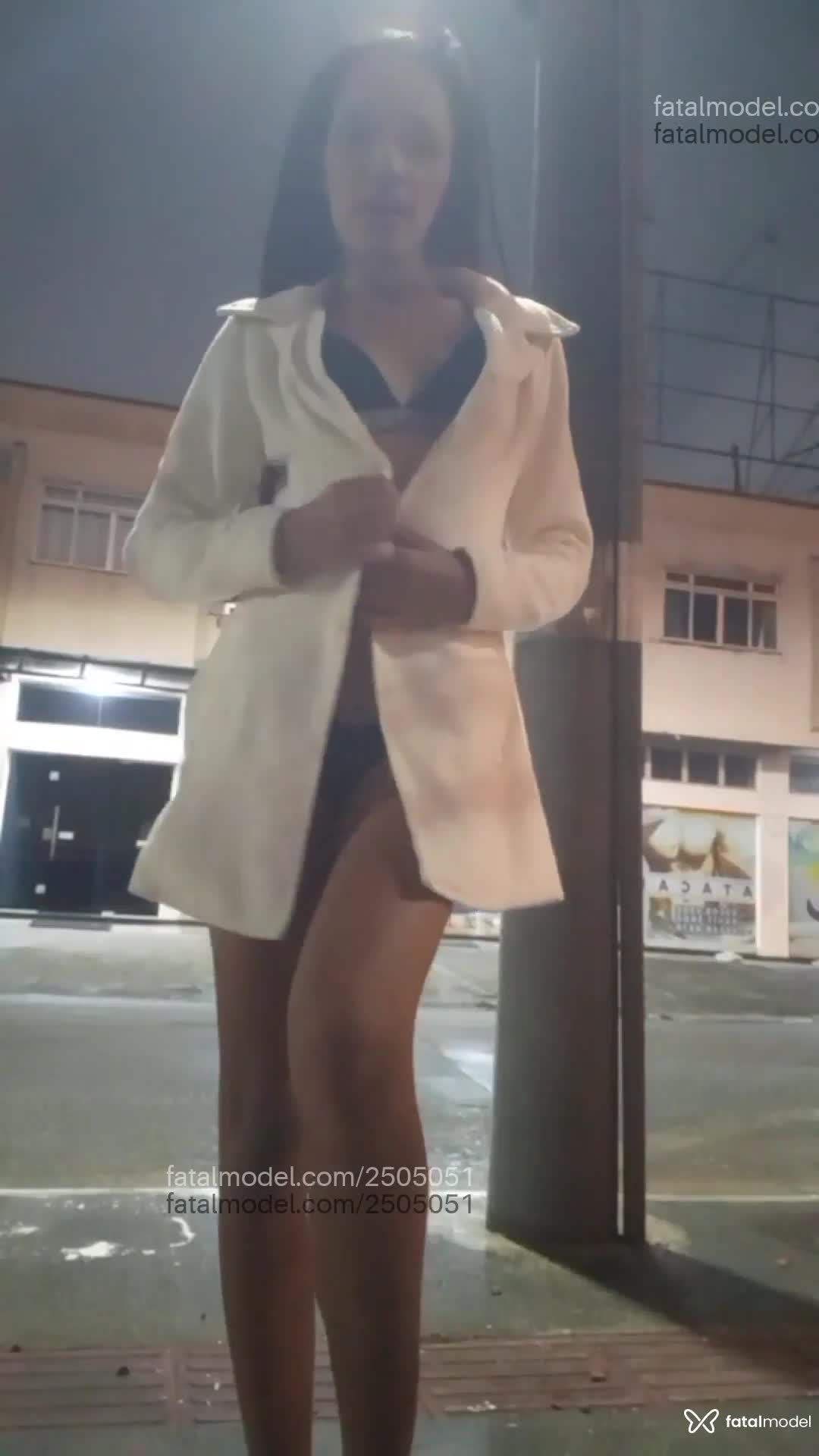 Acompanhante mulher trans com cabelo castanho de olhos pretos em São Paulo - Angel