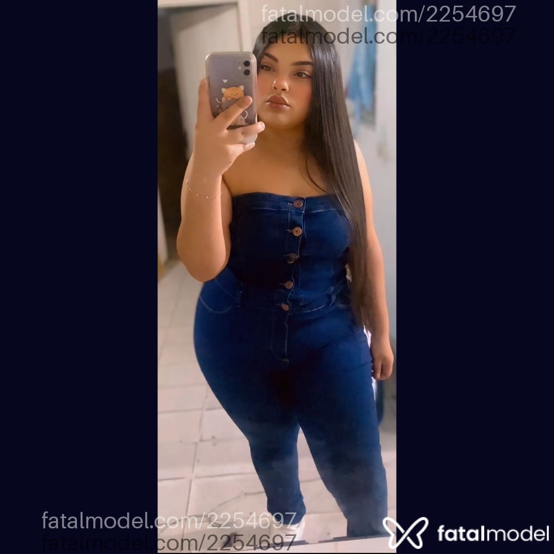 Acompanhante mulher morena (o) de olhos pretos em Virtual Acompanhante mulher morena (o) de olhos pretos em Virtual - Cintia