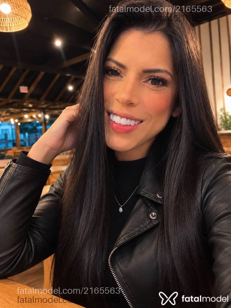 Acompanhante mulher com cabelo castanho de olhos castanhos - Alice ferreira
