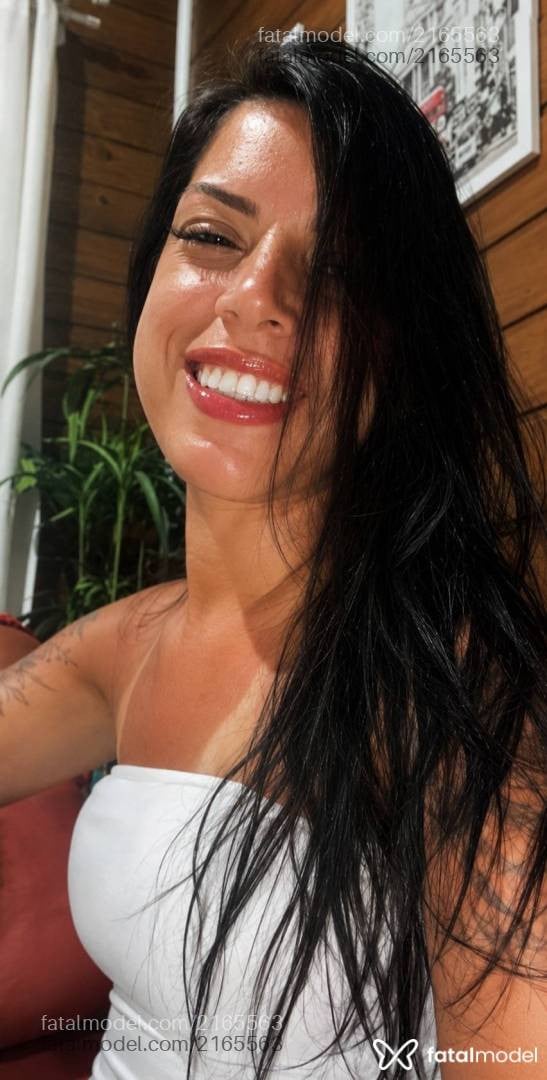 Acompanhante mulher com cabelo castanho de olhos castanhos - Alice ferreira