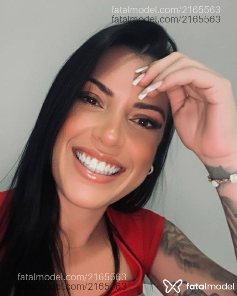 Acompanhante mulher com cabelo castanho de olhos castanhos - Alice ferreira