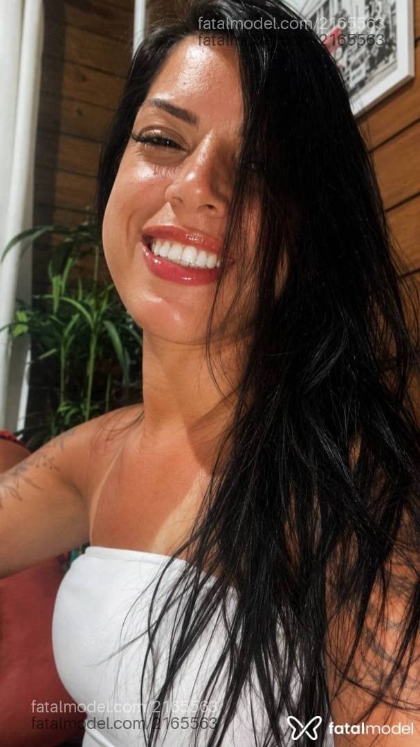 Acompanhante mulher com cabelo castanho de olhos castanhos - Alice ferreira