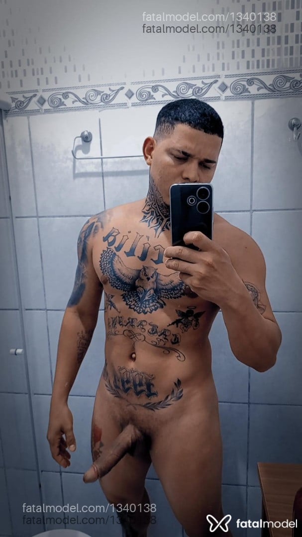 Acompanhante homem com cabelo castanho de olhos castanhos em Vila Velha - Boyescort