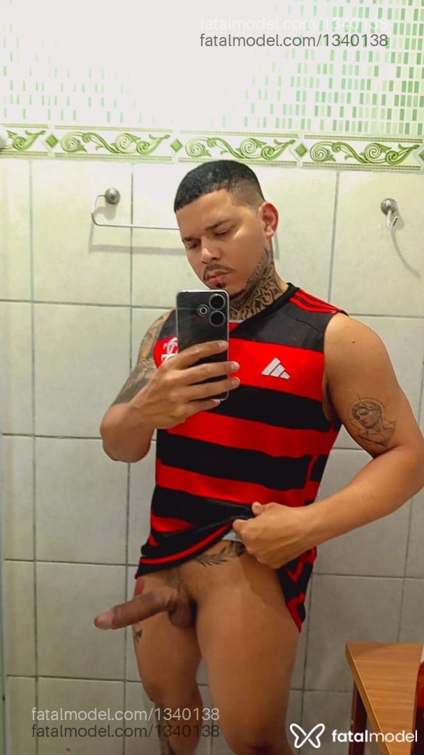 Acompanhante homem com cabelo castanho de olhos castanhos em Vila Velha - Boyescort