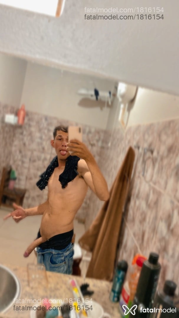 Acompanhante homem com cabelo castanho de olhos castanhos em Bom Progresso Acompanhante homem com cabelo castanho de olhos castanhos em Bom Progresso - Gabriel