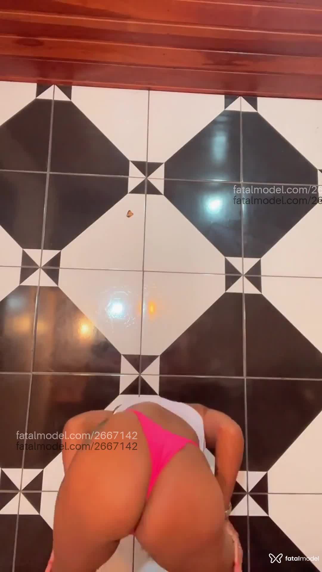 Acompanhante mulher morena (o) de olhos pretos em Sinop - Júlia