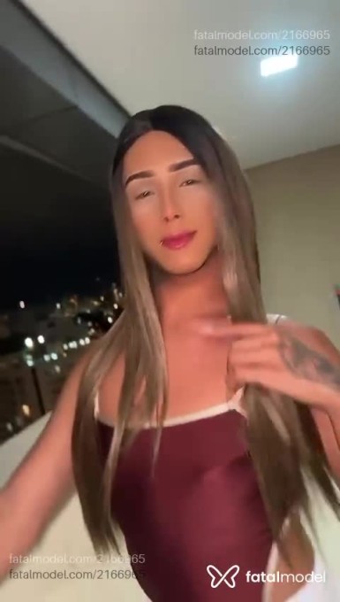 Acompanhante trans morena (o) de olhos castanhos - Letícia Campos