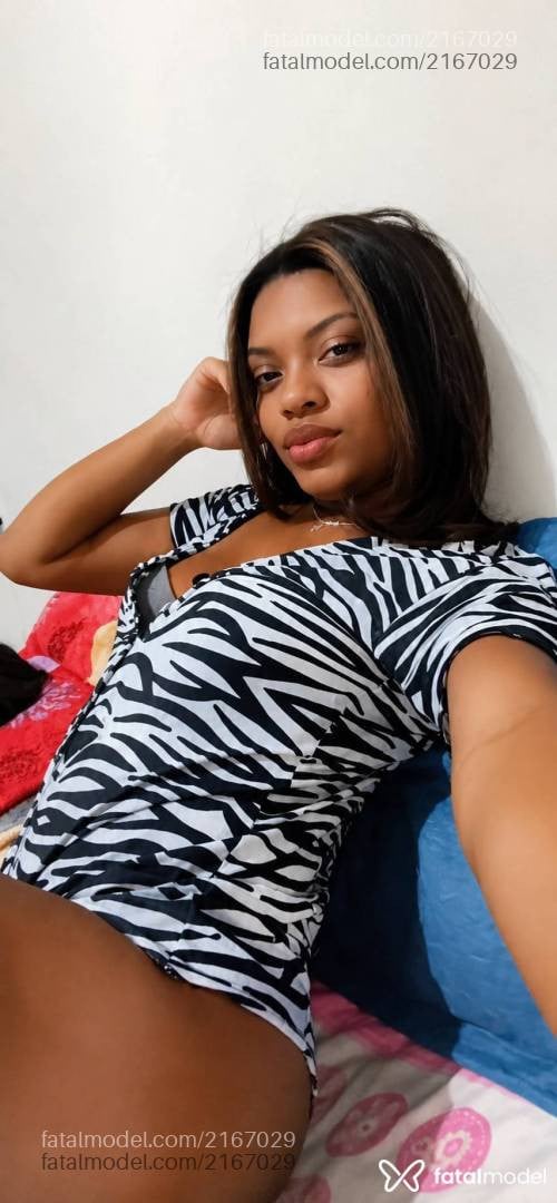 Acompanhante mulher morena (o) de olhos pretos - Melissa
