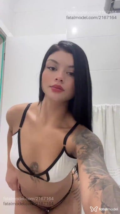 Acompanhante mulher morena (o) de olhos mel - Julia Acompanhante mulher morena (o) de olhos mel - Julia